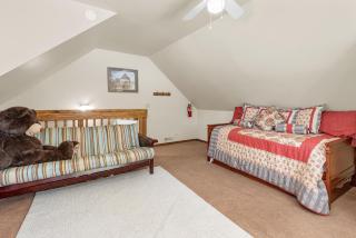 Sunset Chalet - Cozy and spacious cabin nestled among tall pines with Hot Tub! - 6