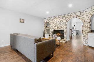Bear Retreat - Modern location within walking distance to Snow Summit with a private hot tub! - Big Bear Lake - 9