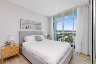 Beachfront Bliss, 3BR Kirra Oasis- Pool and Sauna - 8