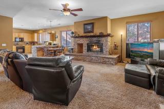 Bear Snugglin - Down the road from Bear Mountain!! Hot Tub! - Big Bear Lake - 8