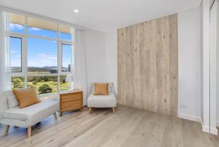 Beachfront Bliss, 3BR Kirra Oasis- Pool and Sauna - 6