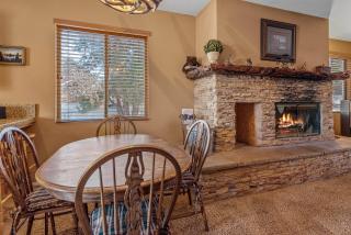 Bear Snugglin - Down the road from Bear Mountain!! Hot Tub! - Big Bear Lake - 2