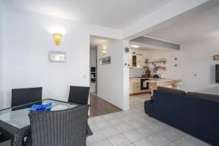 Apartments with parking space Njivice, Krk - 20542 - 1