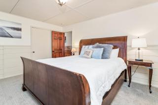 Stillwater Cove Lakefront - Breathtaking views, charming vintage cabin, woodsy interior! Boat Dock! - 3