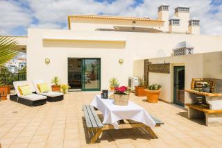Penthouse Escape with Large Terrace, Pool & Garden - Quarteira - 9