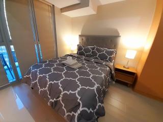 1 br Uptown BGC condo with balcony - Manila - 0