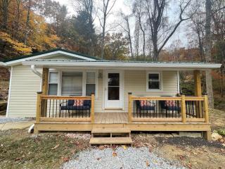 Oscar’s Hendo Retreat - Hendersonville - 0