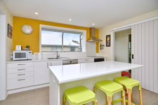 Charlesworth Villa - Christchurch Holiday Homes - Christchurch - 1
