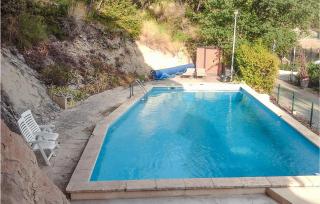 Amazing Home In Beaumettes - 9
