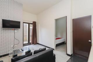 RedDoorz Syariah near Green Park Jatiwarna - Bekasi - 9
