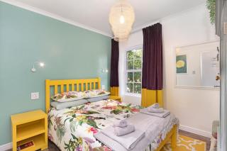 Sunset Yellow Cottage - 4