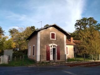 Maison spacieuse avec jardin à Lathus-Saint-Rémy, 160 m², barbecue - - 0