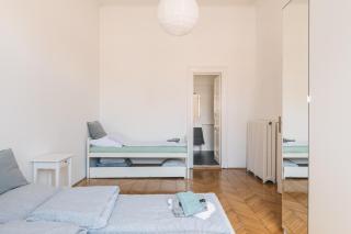 Sunny, Airy, Artsy & Authentic Loft with Balcony - Budapest - 4