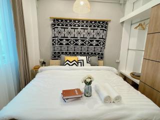 Unwind in oldtown, private floor, near Grand Palace - Bangkok - 5
