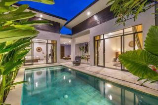 The R Villa Toba - incl. Motorbikes - Seminyak - 0