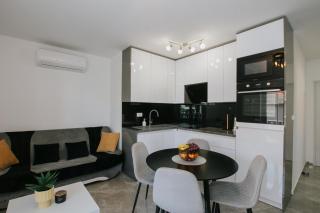 Royal Blue House 2 - 0