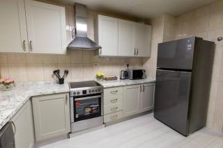 Supurb 2 Bed Room Apt Sea Front (Side View) - Abu Dhabi - 9
