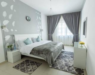 Supurb 2 Bed Room Apt Sea Front (Side View) - Abu Dhabi - 2