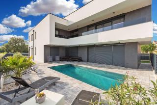 House on first floor 2258 - 0