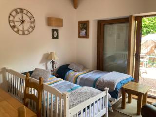 1 Bed Flat - Sleeps 4 - Garden - Parking - Wifi - 7