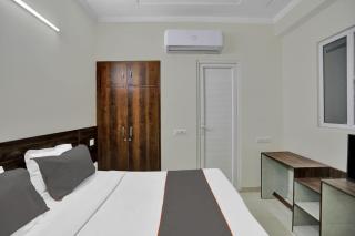 Collection O Raksha Inn Near PVR Ansal Plaza Greater Noida - Indirapuram - 2