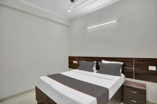 Collection O Raksha Inn Near PVR Ansal Plaza Greater Noida - Indirapuram - 6