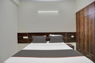 Collection O Raksha Inn Near PVR Ansal Plaza Greater Noida - 9