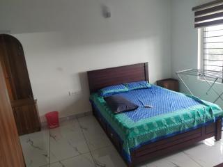 Modern Apartment with a pool and gym near Trivandrum railway station - - 3
