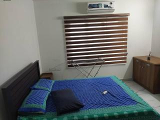 Modern Apartment with a pool and gym near Trivandrum railway station - - 4
