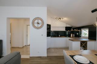 Royal Blue House 3 - 1