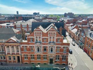 Luxury 2 Bed Apartment In The City Centre With Free Gym By The Pocklington - The Ceremonial Suite - Leicester - 3