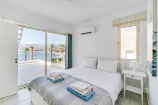 Beach Front Villa Aqua Blu by Ezoria Villas - Coral Bay - 5
