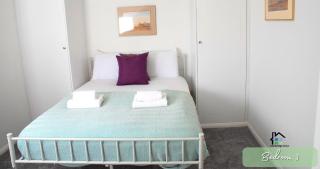 4-5 Bedroom House Garden Lots of Parking 15 min to city Close to motorway - 1