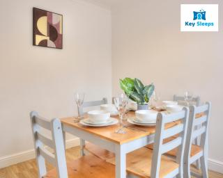 Four Bedroom By Keysleeps Short Lets Peterborough With Free Parking Spacious Central Contractor - 7