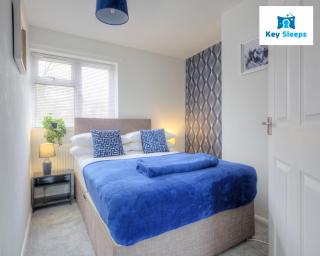 Four Bedroom By Keysleeps Short Lets Peterborough With Free Parking Spacious Central Contractor - 8