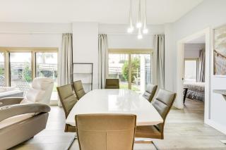 Beachfront Vacation Rental w/ Hot Tub, Pool, Sauna - 4