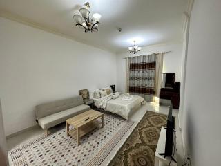 Cute Rooms and Small Partitions for Girls in Dubai- Female guests only فتيات فقط - Dubai - 1