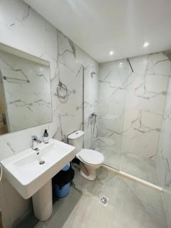 Central Boutique Hostel - Saranda - 4