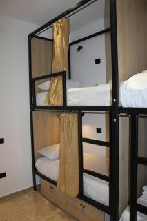 Central Boutique Hostel - Saranda - 3