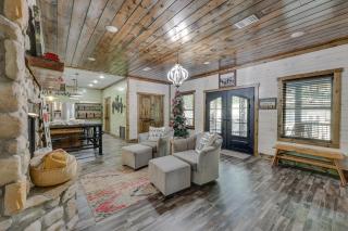 Gorgeous Broken Bow Family Home with Private Hot Tub - Broken Bow - 6