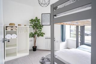 Contemporary City Centre Apartment With Parking - Bath - 2