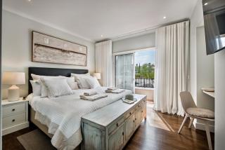 5 star Luxury Palmview apartment with large terrace and communal pool - 9