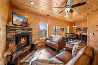 Mountain Retreat Game Room, BBQ, & Scenic Views - Sevierville - 9