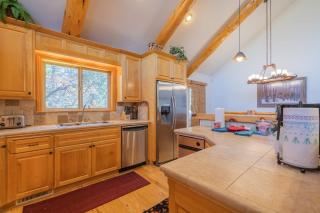 Bearfoot Bungalow - Premium and spacious home close to the National Forest and The Village! - 2