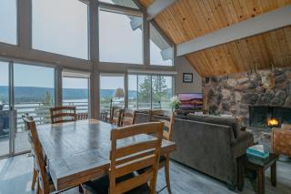 Best View - Spacious home with hot tub, game room, and 180 degree panoramic view of Big Bear Lake! - Fawnskin - 3
