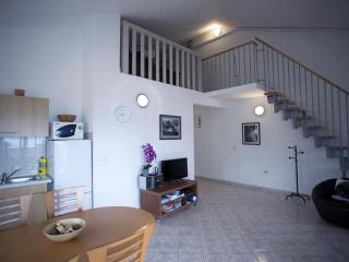 Penthouse Duplex Nina - Seaview 250m to Beach and Restaurants - Free Parking - Trogir and Ciovo - 15 minutes to airport - Trogir - 5