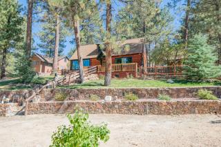 Big Bear Retreat - A charming mountain cabin with easy access to Big Bear's attractions! - 0