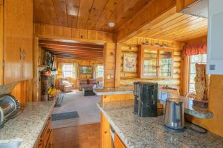Big Bear Retreat - A charming mountain cabin with easy access to Big Bear's attractions! - 2