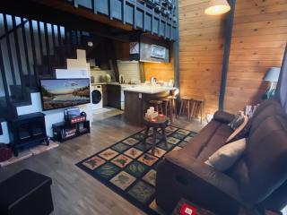 Bills Big Bear Bunkhouse - Beautiful home within a short drive to all Big Bear has to offer! - Big Bear City - 7