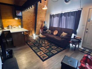 Bills Big Bear Bunkhouse - Beautiful home within a short drive to all Big Bear has to offer! - Big Bear City - 6